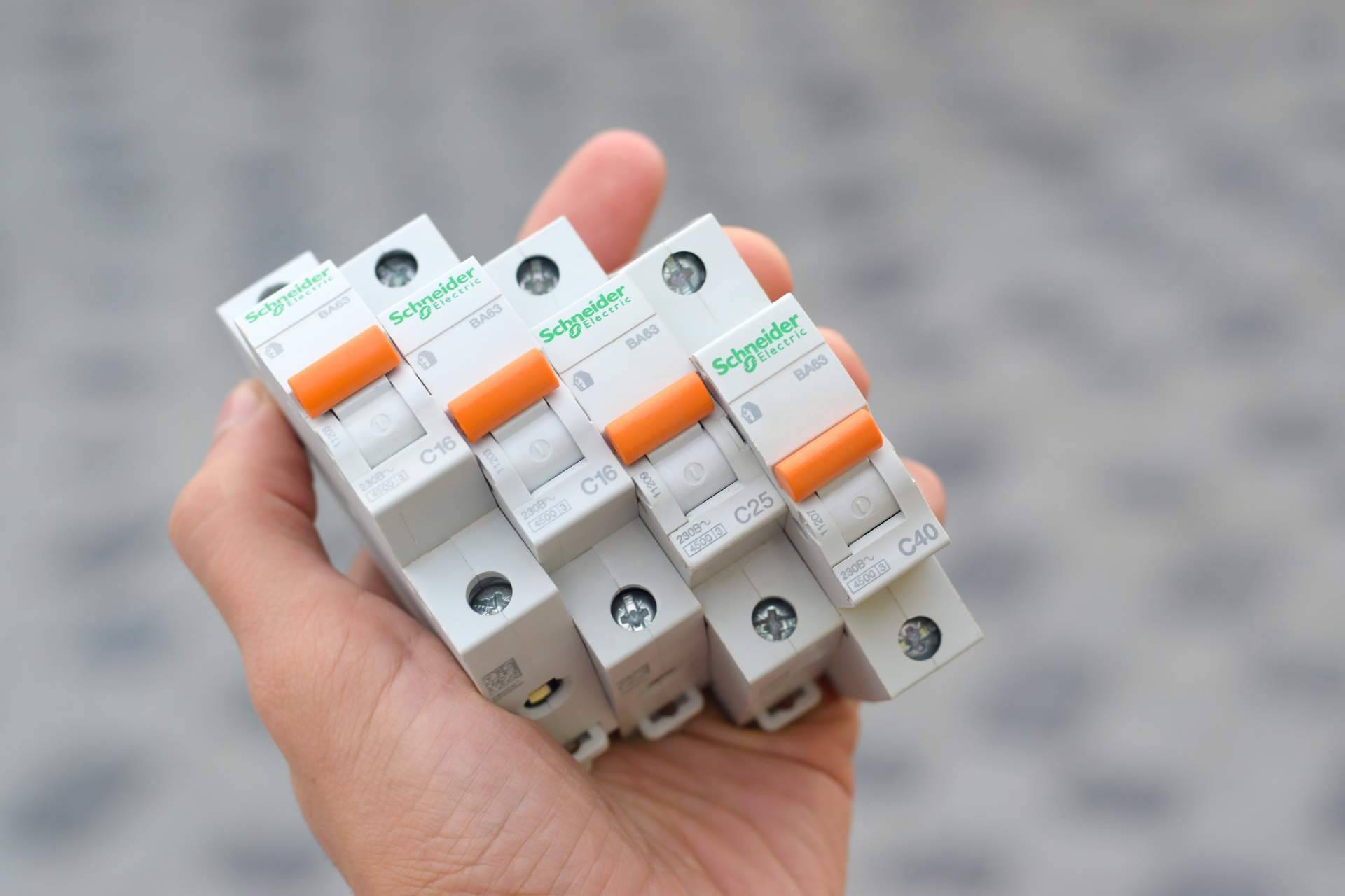 Material eléctrico Schneider Electric con asesoramiento técnico y precios ajustados en la tienda online de Cadenza Electric