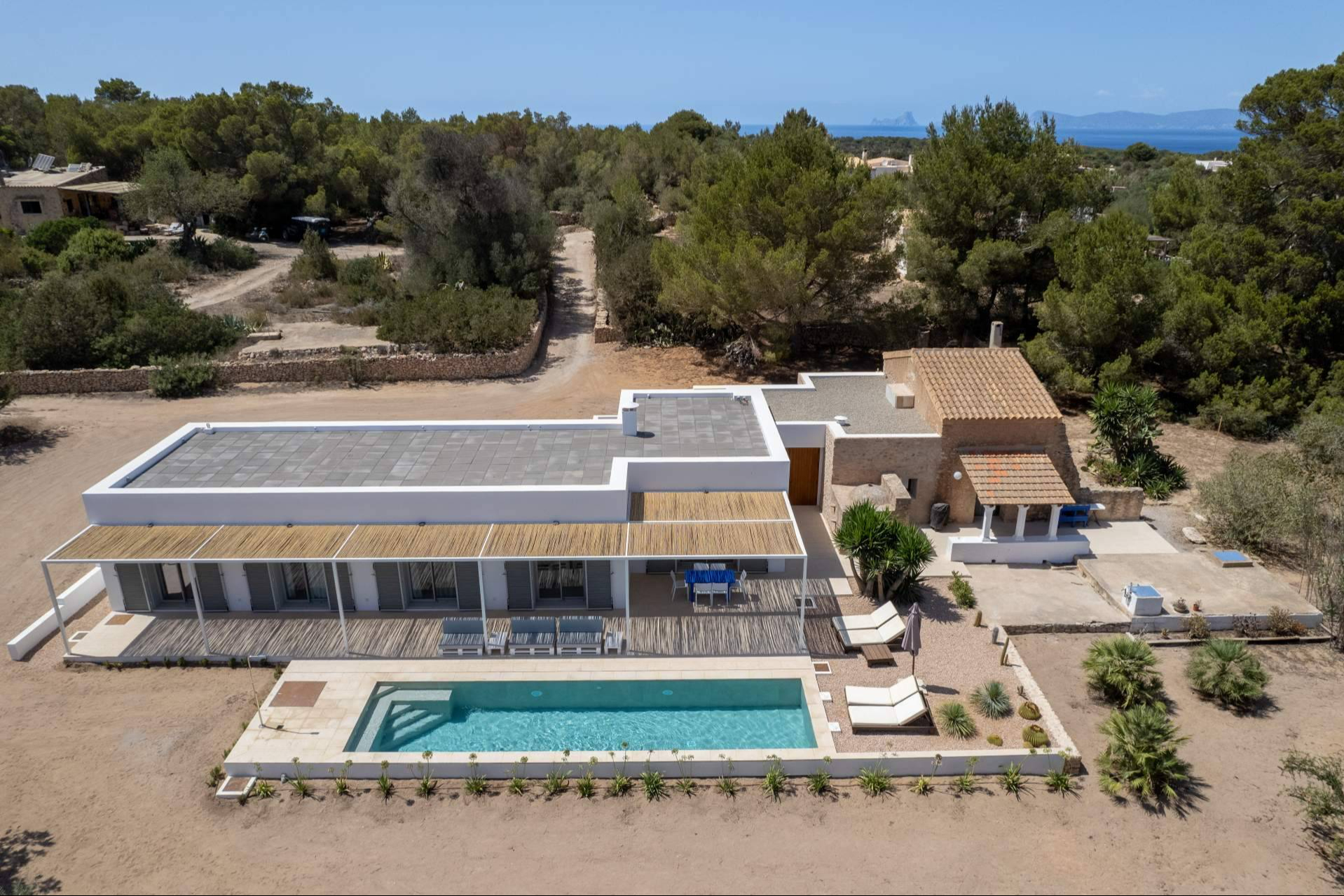 Can Corda presenta casas vacacionales en Es Cap de Barbaria para una estancia tranquila en familia o en pareja