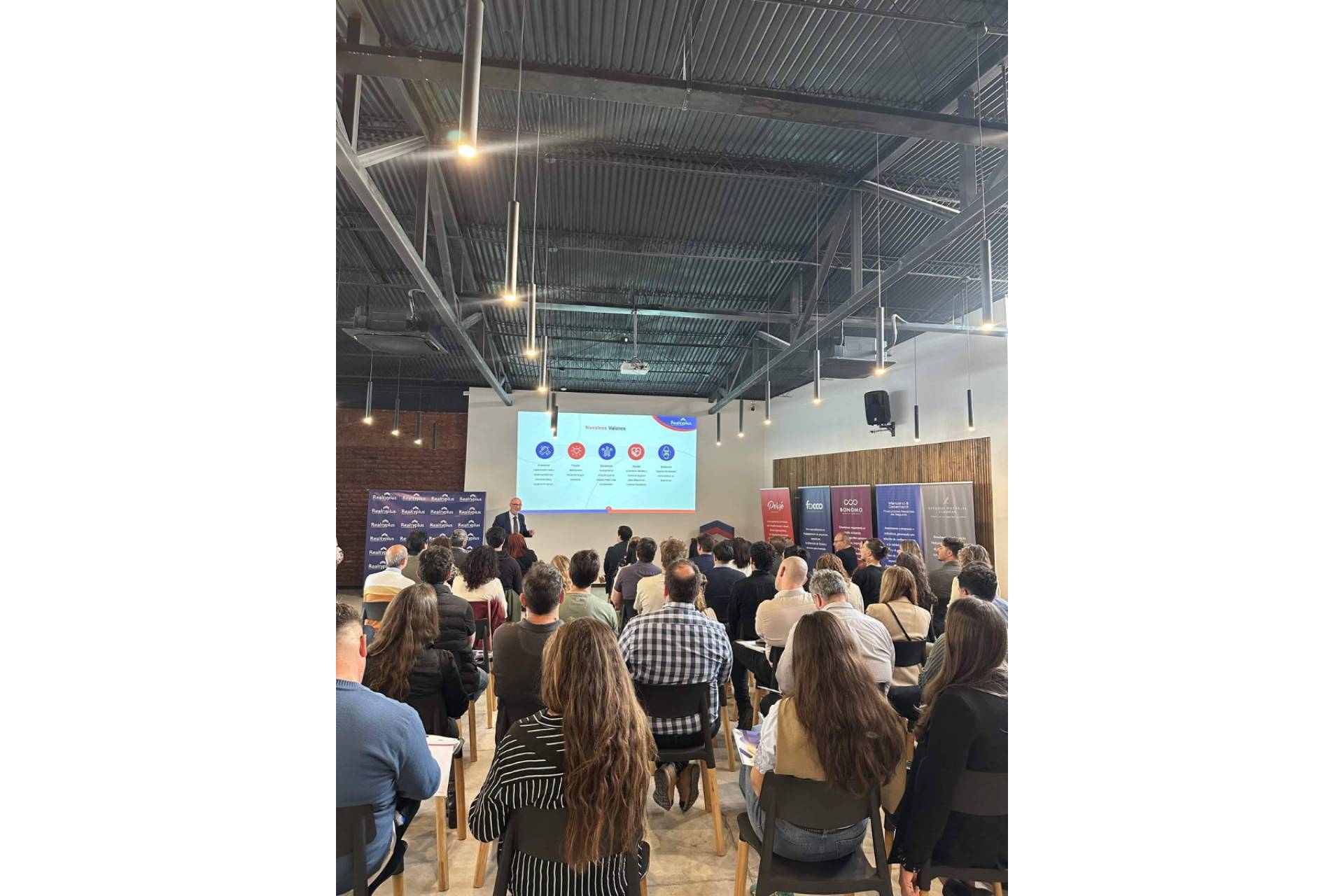 Generando empleo y oportunidades en pueblos de España y Latinoamérica