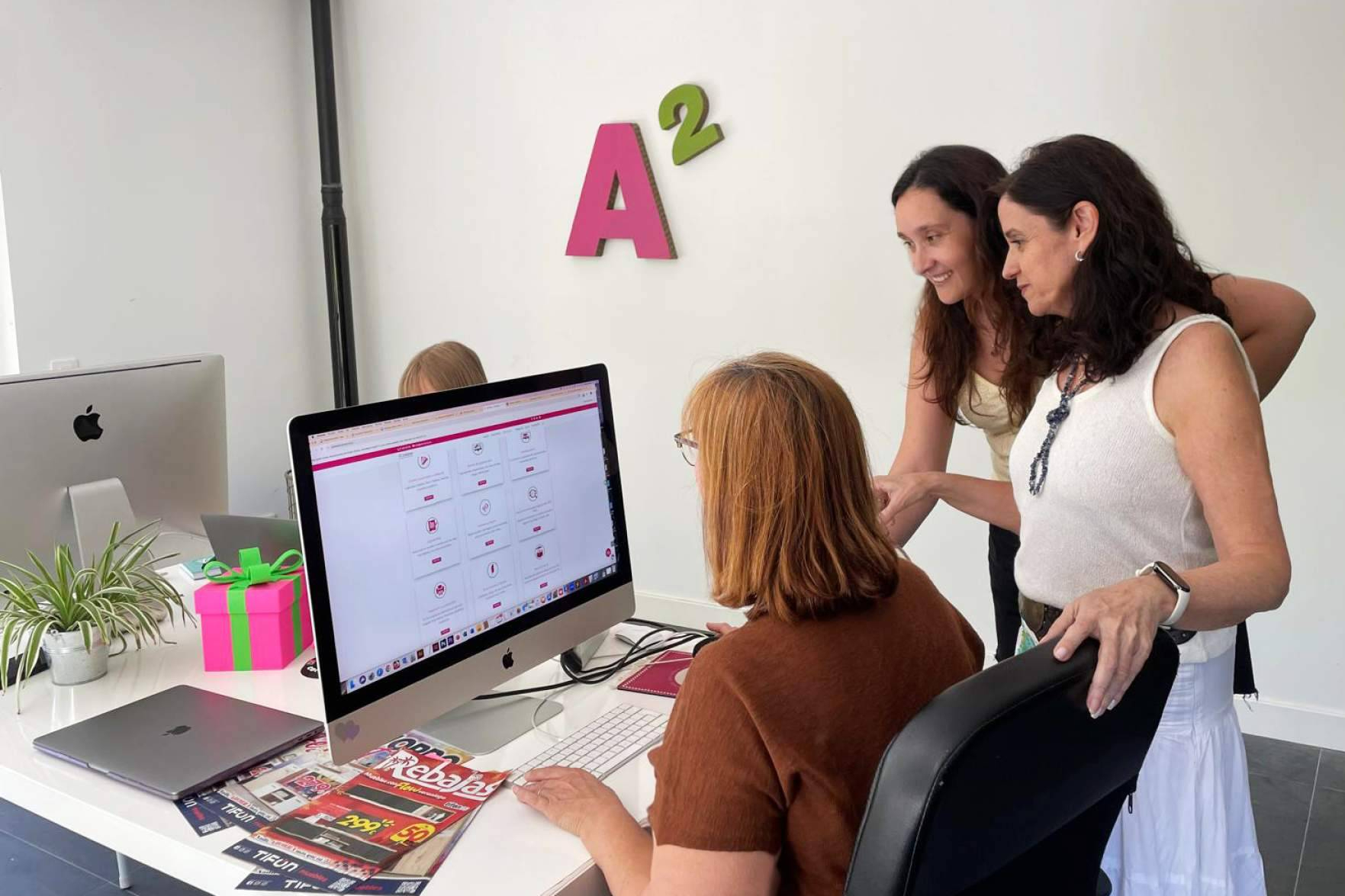 A2 Colores, estudio de diseño gráfico en Madrid, crea imagen de marca 360º para empresas
