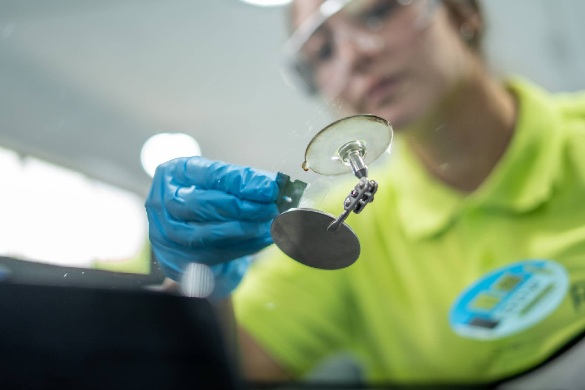 Lluvias de otoño; la revisión de lunas y escobillas, clave para la seguridad vial