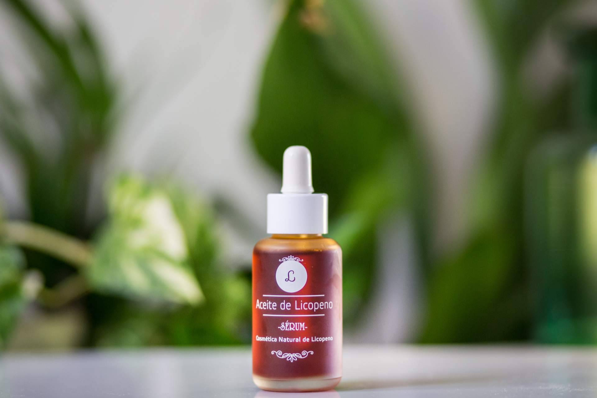 El sérum antioxidante con licopeno de Lycolé promete una piel visiblemente más luminosa para estas fiestas