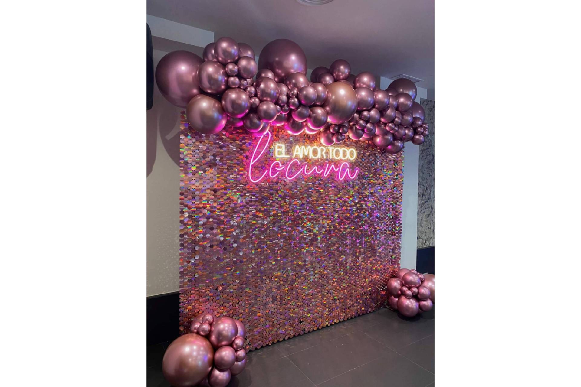Un acabado impecable en globos con el brillo spray profesional de Guirnaldasdeglobos.com