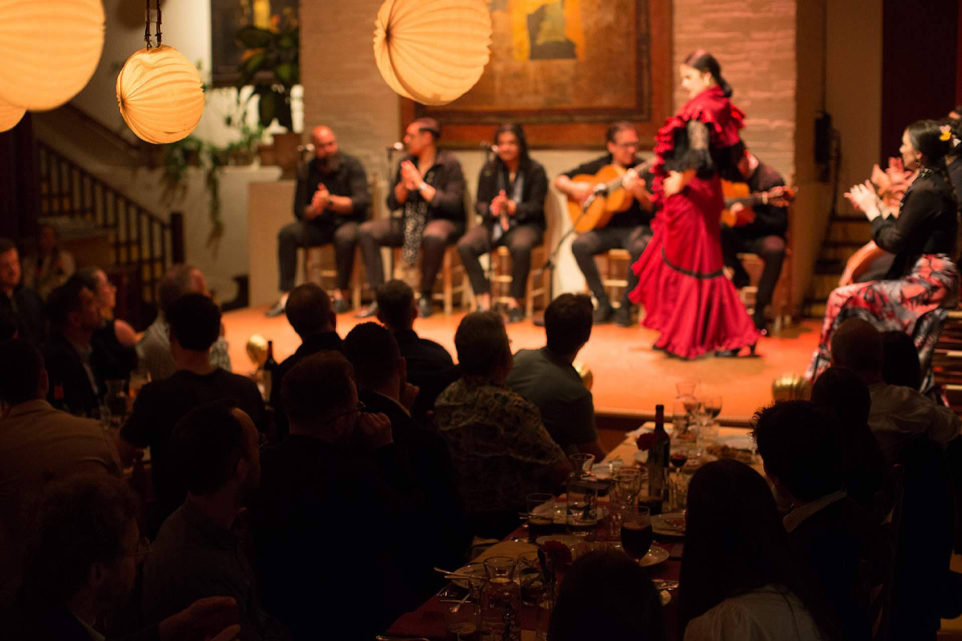 Tablao de Carmen un TODO-EN-UNO en Barcelona; Flamenco, gastronomía historia y cultura en una sola noche