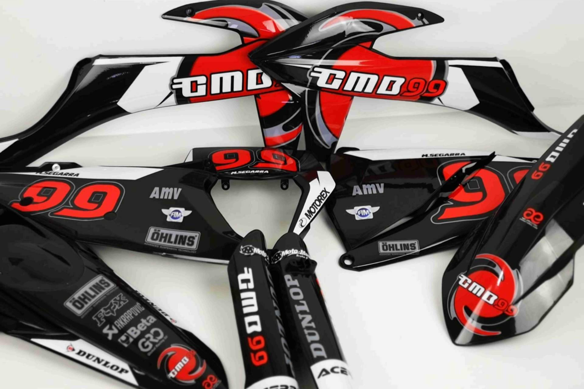 Pegatinas personalizadas para motos, cómo ADHESIVOSEMBARRADOS transforma la estética del off-road