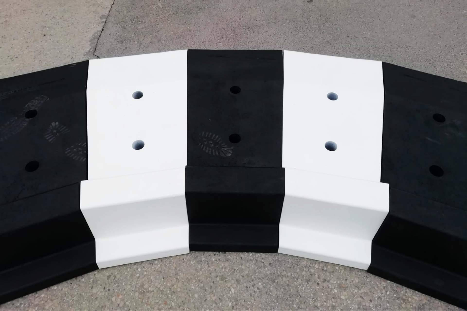 Abadecom revoluciona la seguridad vial con su nueva rotonda modular de plástico; instalación rápida y máxima durabilidad