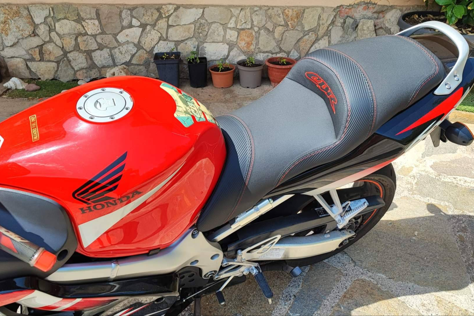 JM-FUNDAS lanza asientos de moto completos con soporte lumbar, funda personalizada y espumado viscoelástico