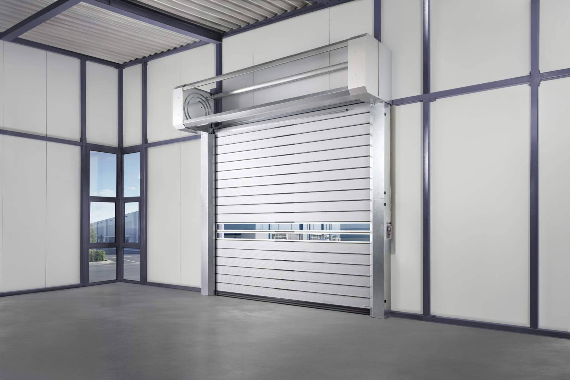 ASSA ABLOY revoluciona el acceso industrial con su nueva puerta enrollable espiral RT1000
