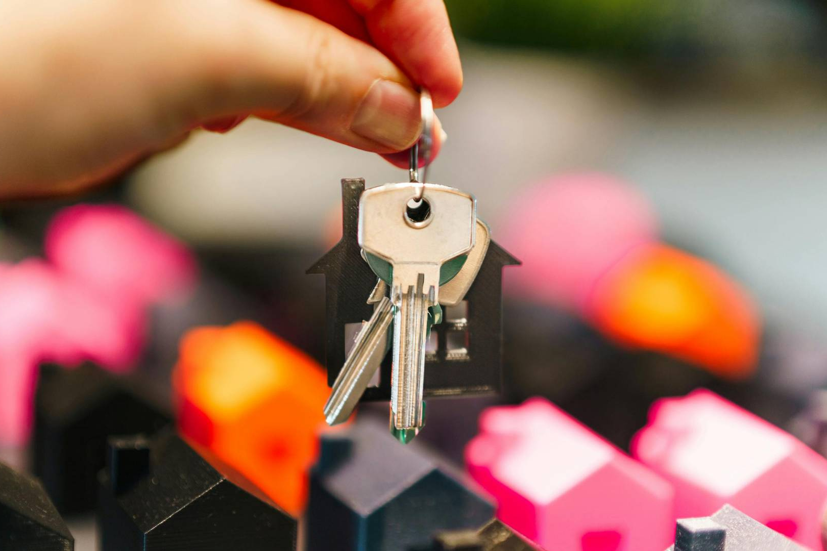 El mercado inmobiliario mantiene la tensión, señales y previsiones de cara a 2026