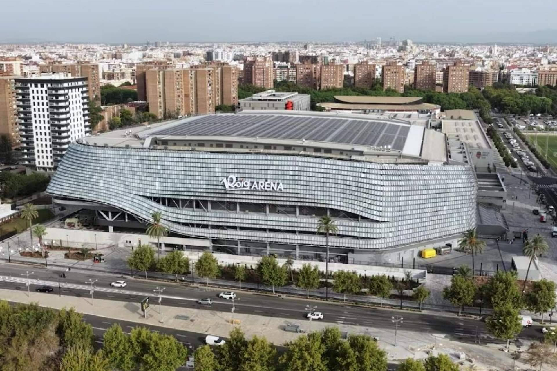 Limpieza con drones en estadios; seguridad, rapidez y eficiencia con Galvañ Lacados