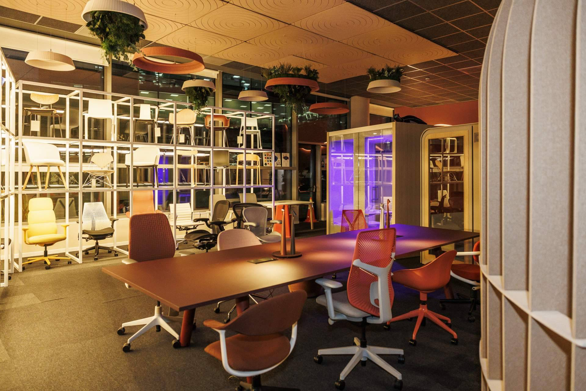 Distrito HM inaugura en Madrid un showroom ampliado que integra mobiliario, acústica, suelos e iluminación