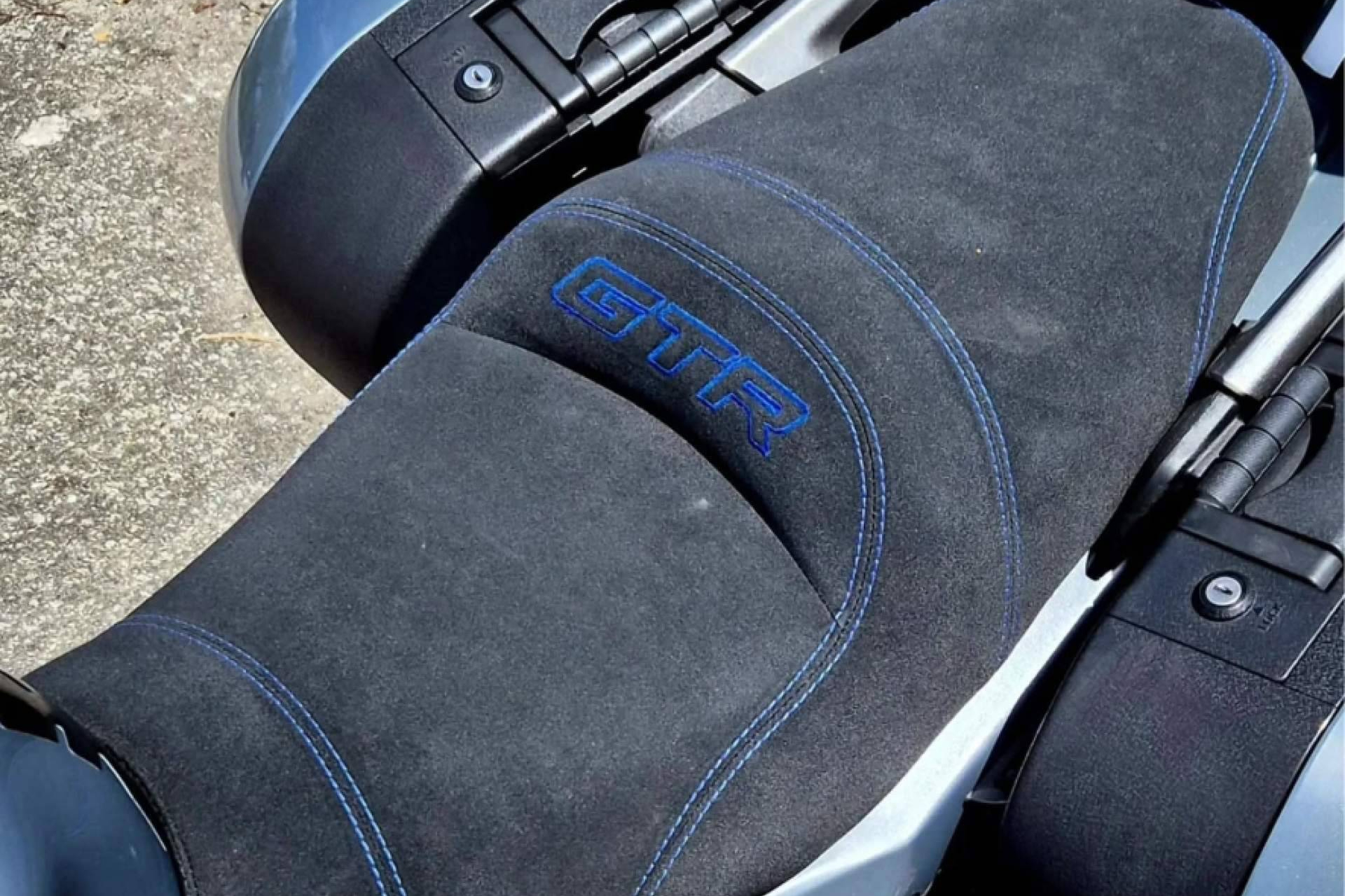 Asientos de moto confort diseñados a medida para una conducción más estable y cómoda