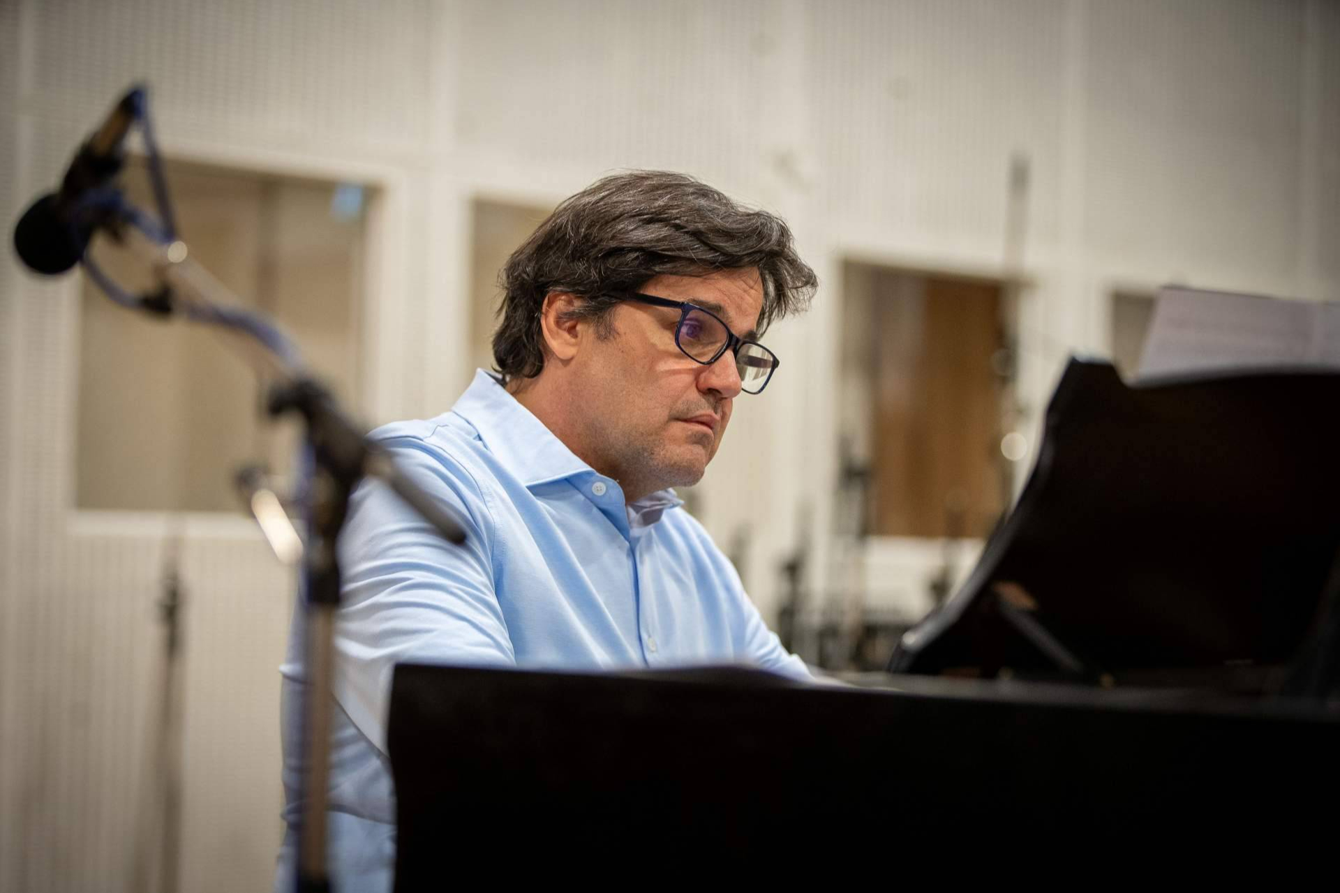 Tito García González presenta 'Transmoderno'