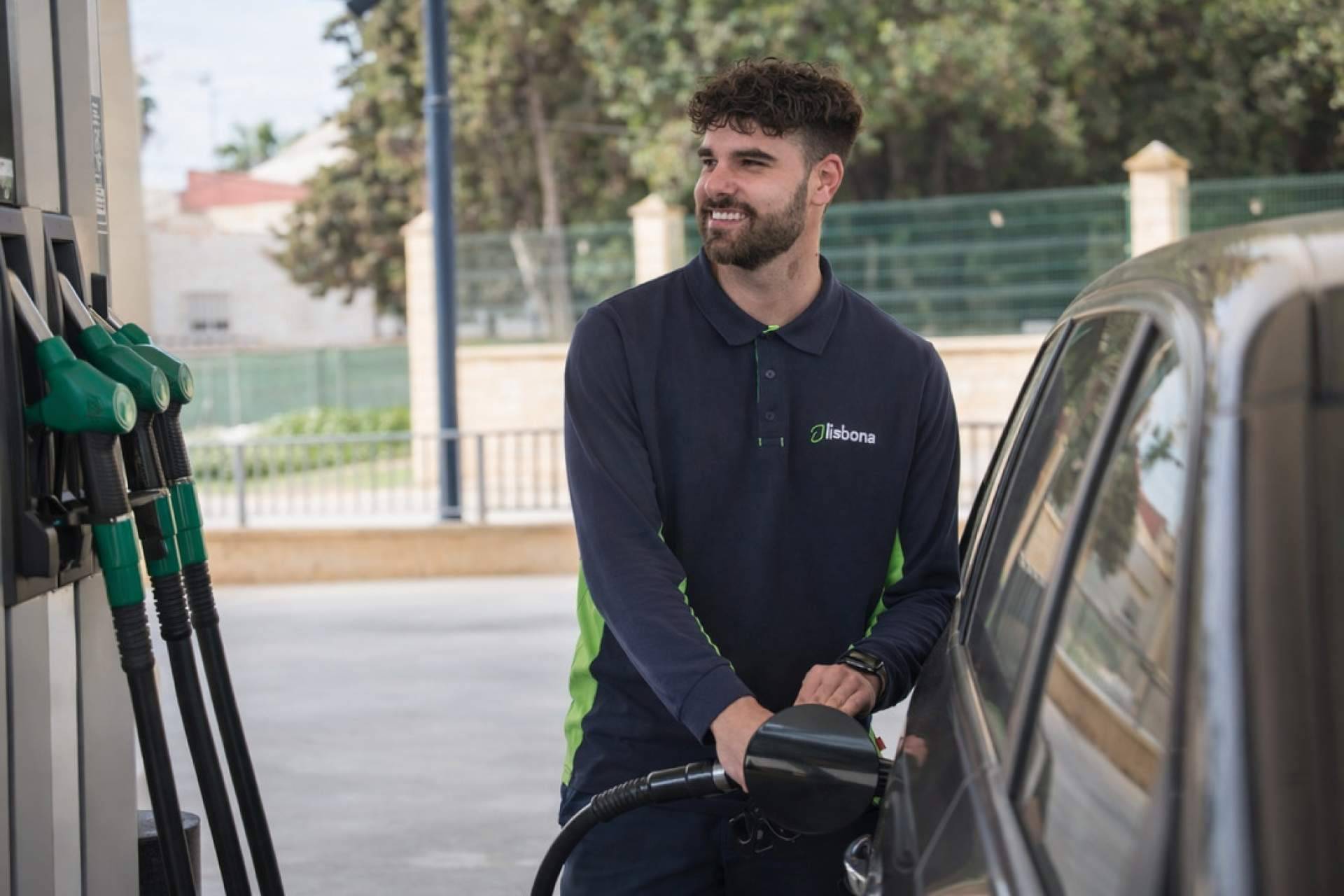 Nuevos puntos para recargas eléctricas impulsan la movilidad sostenible en Torre del Mar
