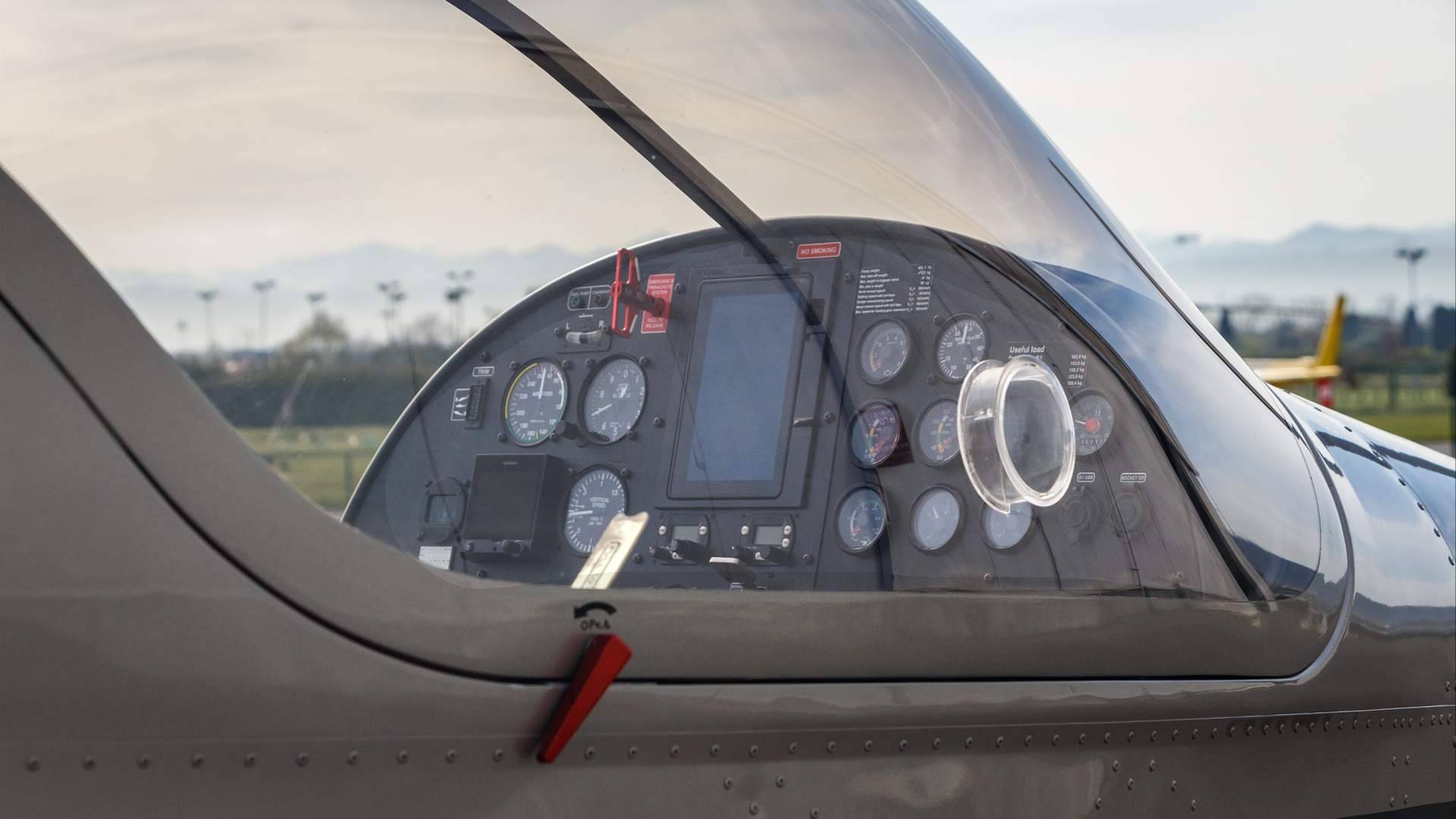 El garaje volador cobra vida en Asturfly con historias reales de pilotos que construyen su avión
