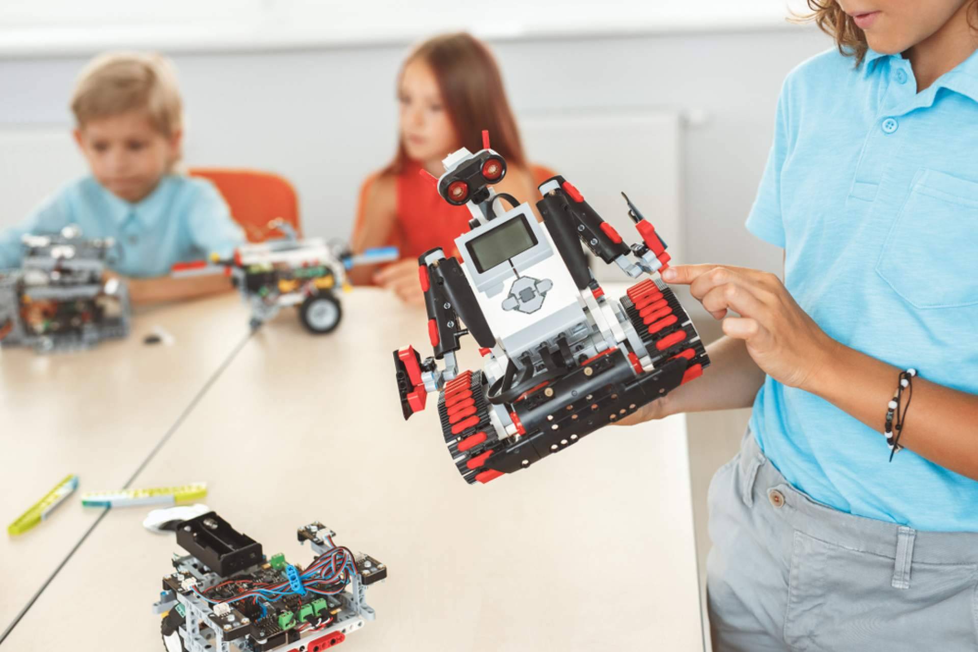 El campamento de verano de Club de Ajedrez Blanco y Negro, un espacio donde la tecnología se aprende jugando
