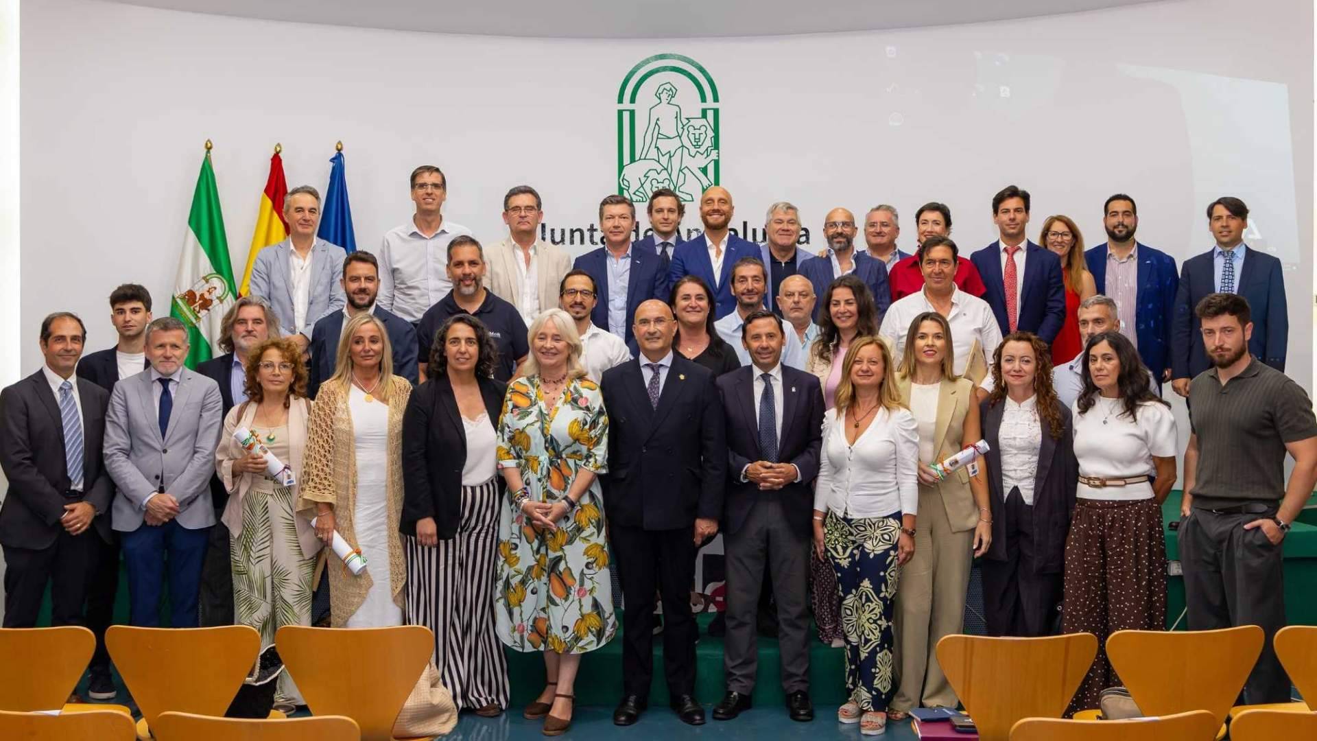 El Consejo General de los Colegios Oficiales API de España impulsa en Cádiz el análisis de los retos de la vivienda junto al Senado y la Junta de Andalucía