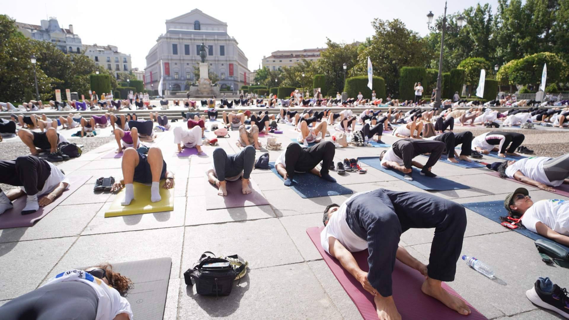 Cerca de mil personas han participado en el Día Internacional del Yoga organizado por la Embajada de la India en Madrid