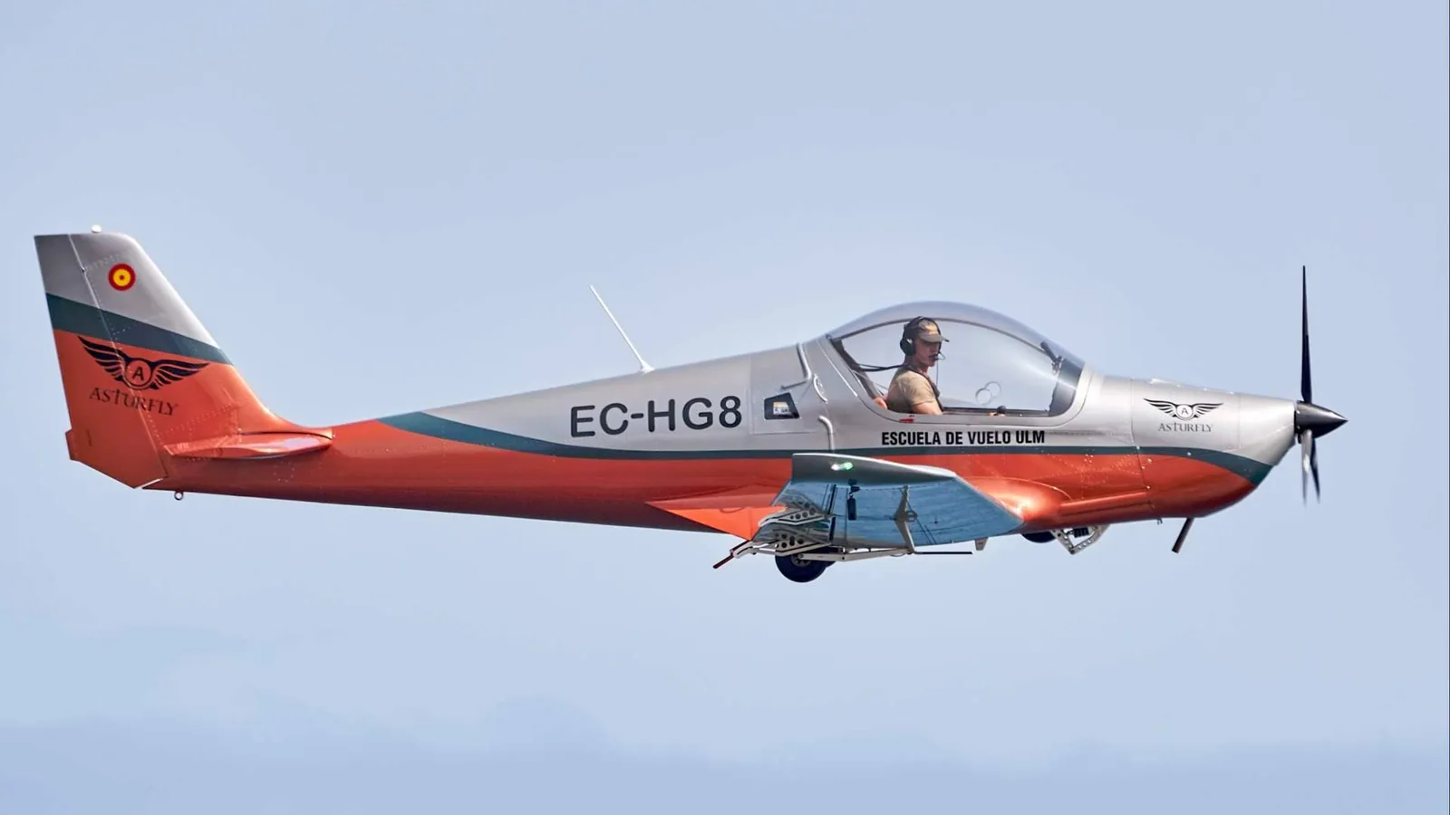 El curso de piloto de ultraligero de Asturfly combina formación práctica, seguridad y experiencia aeronáutica