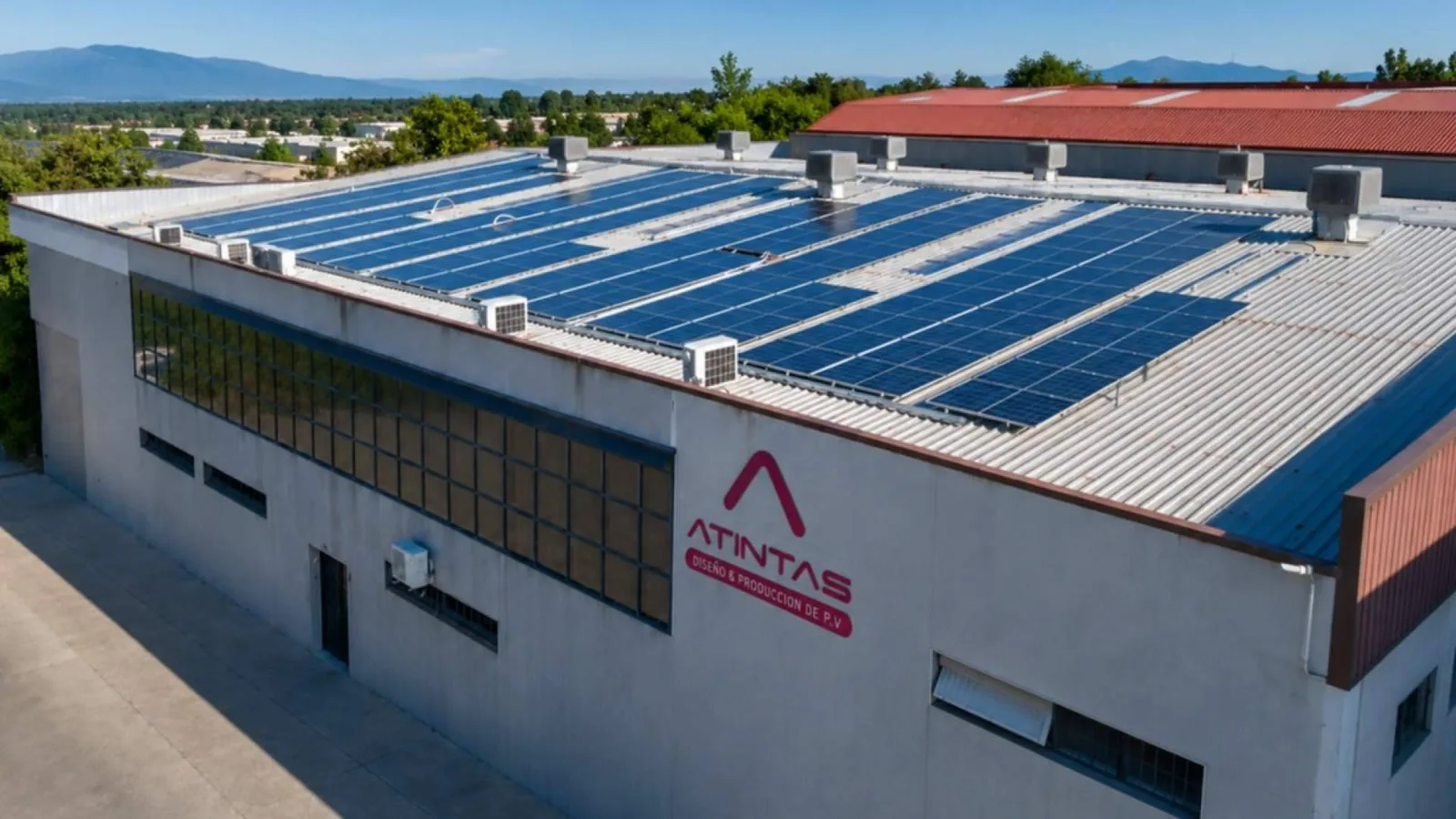 Atintas convierte la energía renovable en estándar de fabricación de PLV en España