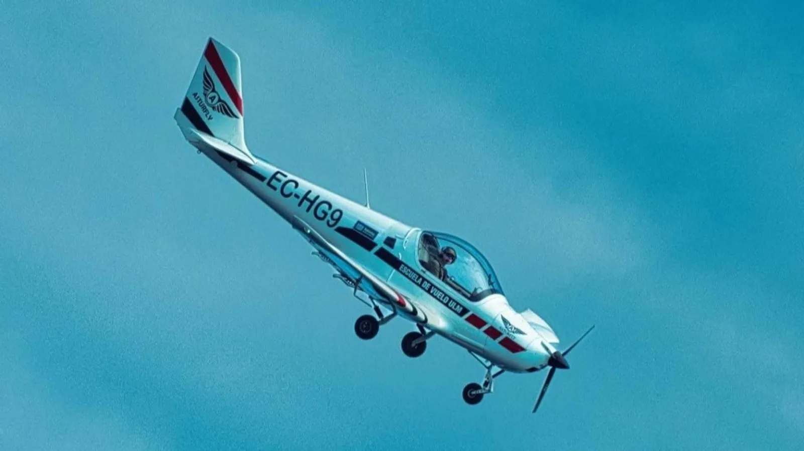 Asturfly impulsa la formación de pilotos ULM con una escuela de vuelo especializada en Asturias