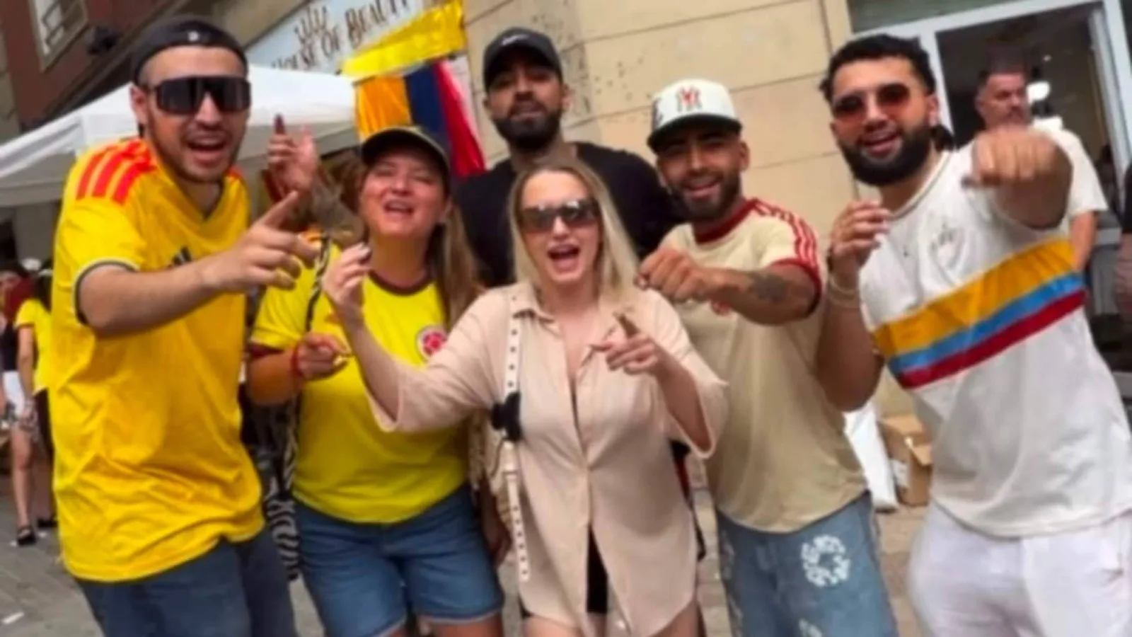 Una iniciativa ciudadana en Barcelona busca urgentemente un avión comercial para enviar ayuda humanitaria a Colombia